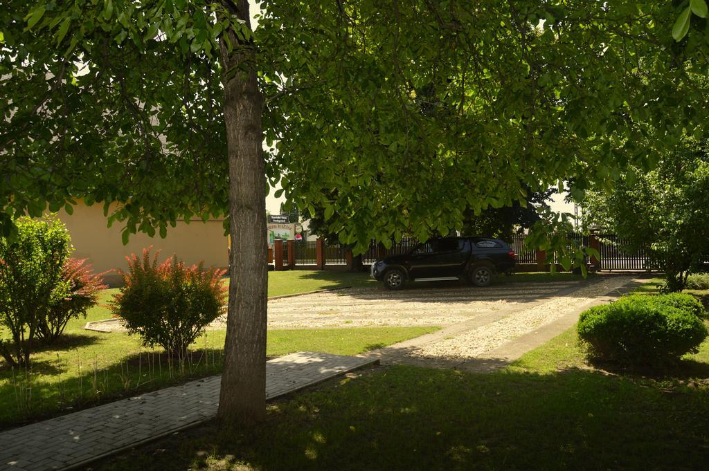 Tisza-Kert Apartmanok Тісафюред Екстер'єр фото